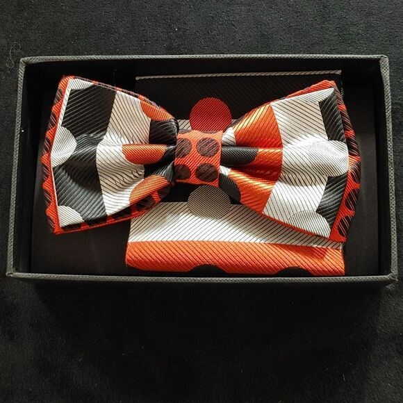 ROBERT LEWIS MEN'S BOWTIE AND POCKET SQUARE SET. - Picture 1 of 4